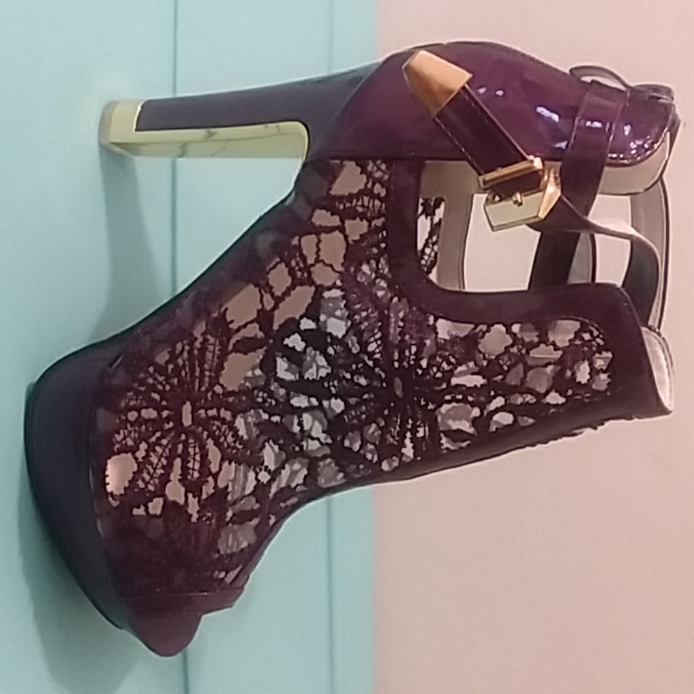 Formal wear purple shoe brand new.